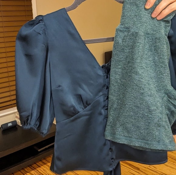 Abercrombie and Fitch, open back top, size XS feels more like small. - Picture 5 of 5